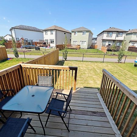 Beautiful Home With 4 King Beds,Airport,Disney+ Edmonton Buitenkant foto