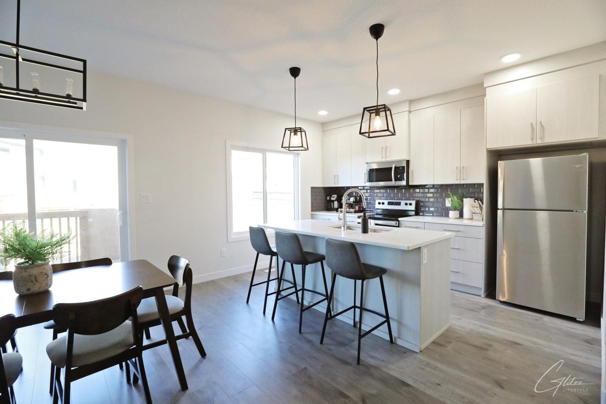 Beautiful Home With 4 King Beds,Airport,Disney+ Edmonton Buitenkant foto