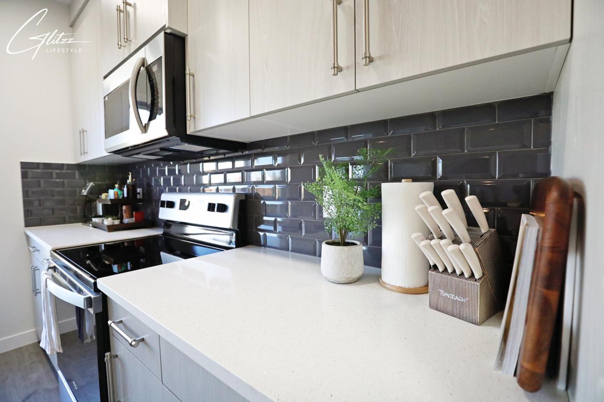 Beautiful Home With 4 King Beds,Airport,Disney+ Edmonton Buitenkant foto